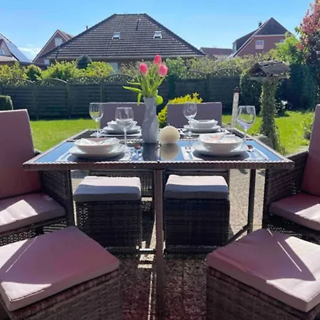 Holiday home Ankerplatz - Gemuetliches Mit Garten Und Terrasse Fuer Grosse Familie Groemitz