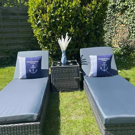 Ankerplatz - Gemütliches Mit Garten Und Terrasse Für Große Familie Grömitz