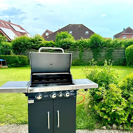 Vakantiehuis Ankerplatz - Gemuetliches Mit Garten Und Terrasse Fuer Grosse Familie Grömitz